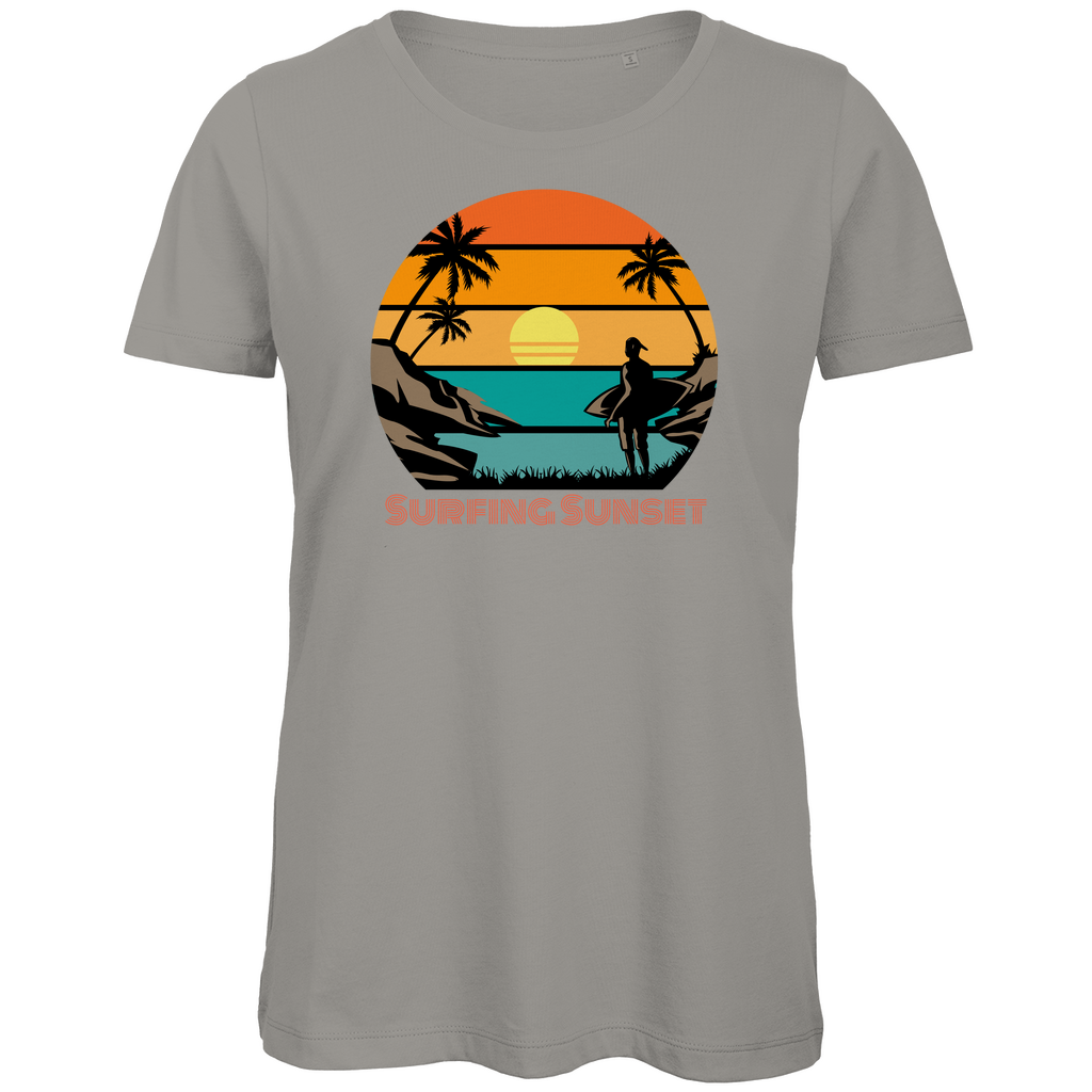 Surfing Sunset Vibes Shirt: Spür die Abendstimmung am Meer