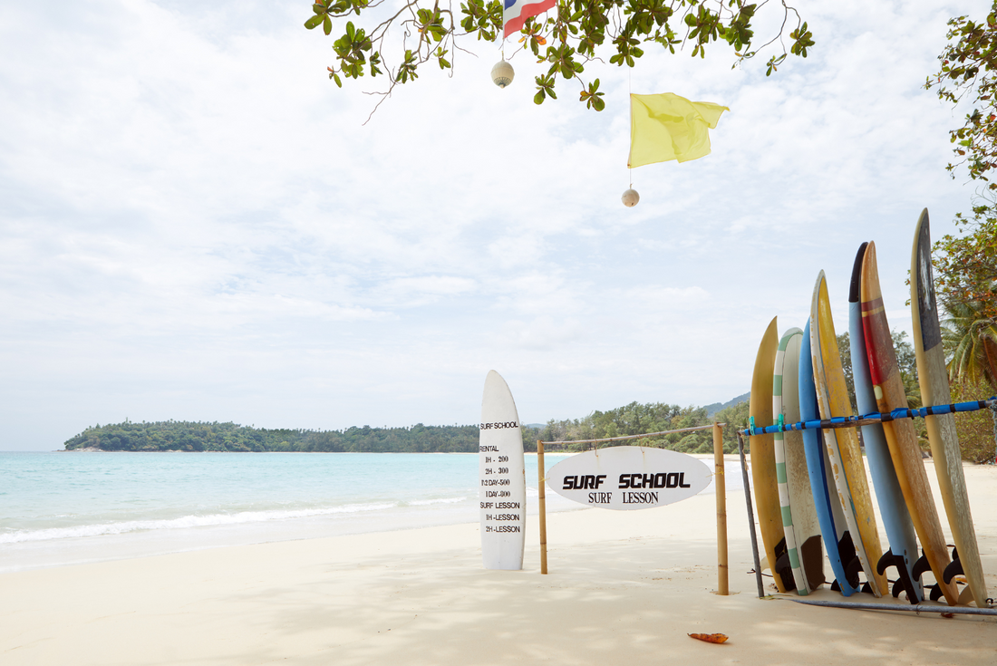 Dein erster Surftrip – Tipps, Packliste & die besten Einsteiger-Spots