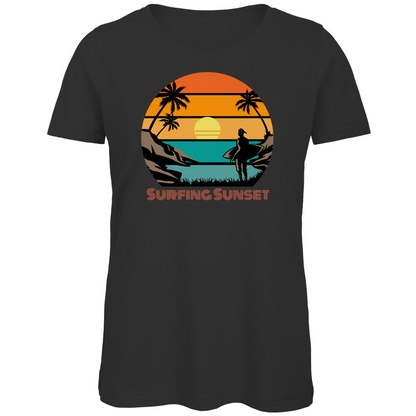 Surfing Sunset Vibes Shirt: Spür die Abendstimmung am Meer