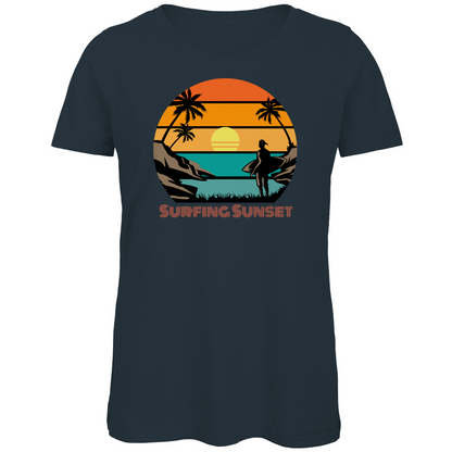 Surfing Sunset Vibes Shirt: Spür die Abendstimmung am Meer