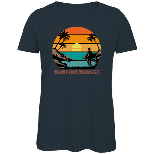 Surfing Sunset Vibes Shirt: Spür die Abendstimmung am Meer