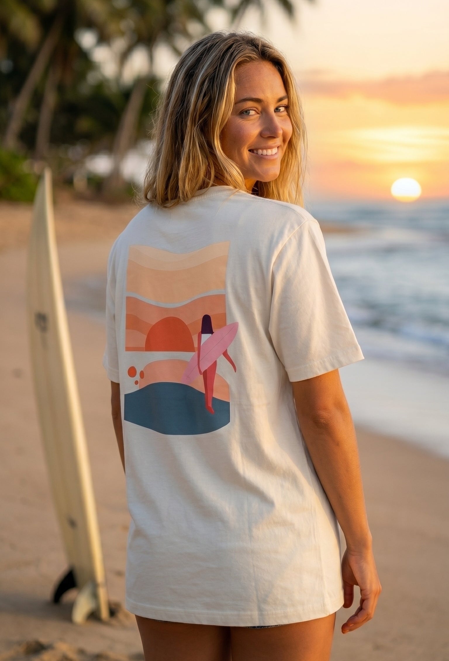 Lacanau Unisex T-Shirt — Sunset Girl