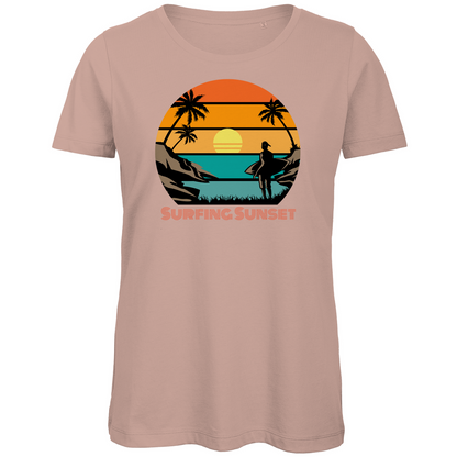 Surfing Sunset Vibes Shirt: Spür die Abendstimmung am Meer